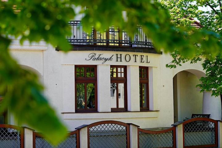 Hotel dla 3 osób, z Balkon i Taras w Konin
