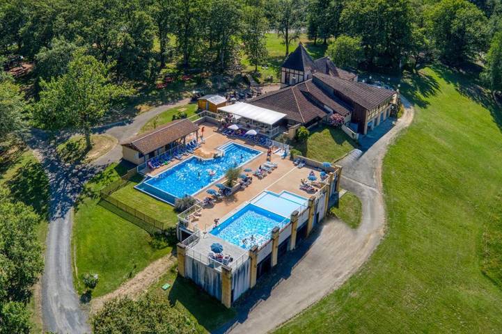 Parc de vacances pour 7 personnes, avec vue ainsi que piscine et jardin en Dordogne - 3