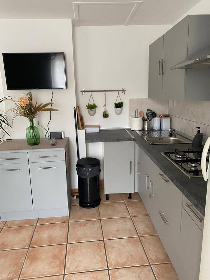 Two-Bedroom House in Drouvin-le-Marais, Région de Béthune