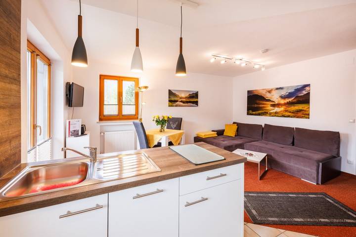 Ganze Wohnung, Ferienwohnung Gästehaus Wolfgang Weitsee mit Bergblick, Balkon und Wi-Fi in Ruhpolding, Bayerische Alpen
