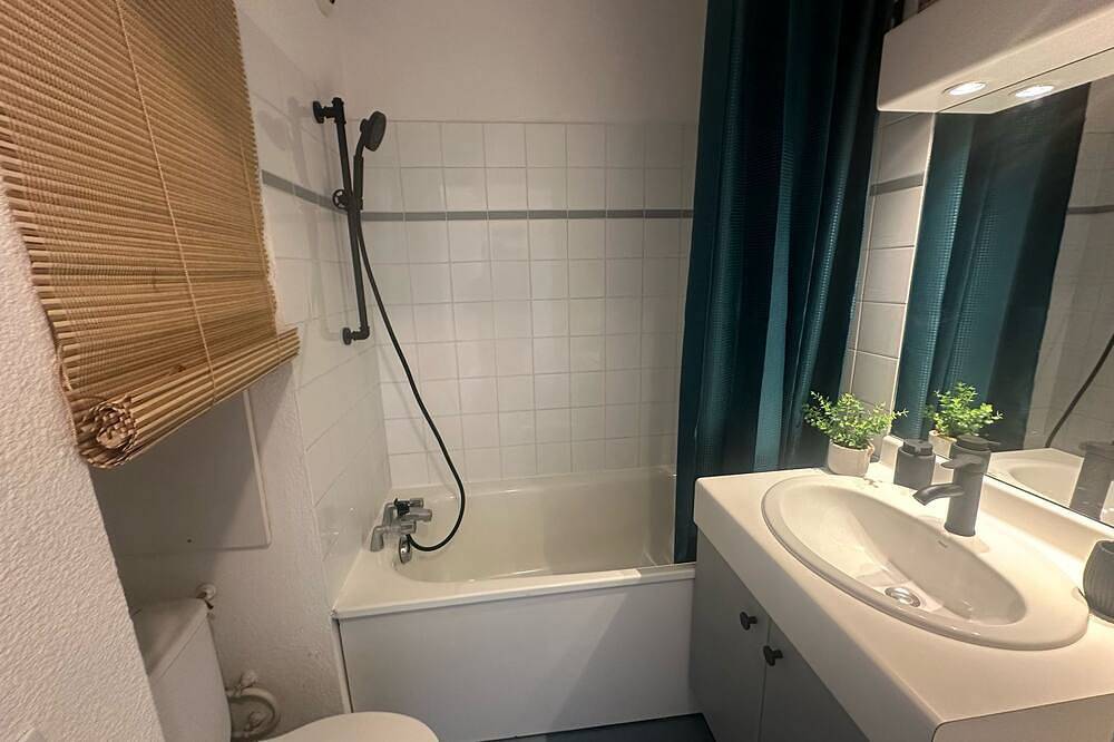Entire apartment, Nice duplex in quiet Grenoble suburb, 10 minutes from campus in Gières, Isère