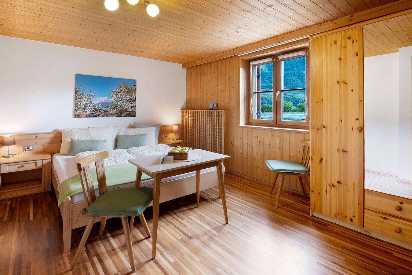 Zimmer 'Golden' mit Bergblick, Gemeinschaftsterrasse und Wi-Fi in Tschars, Kastelbell-Tschars