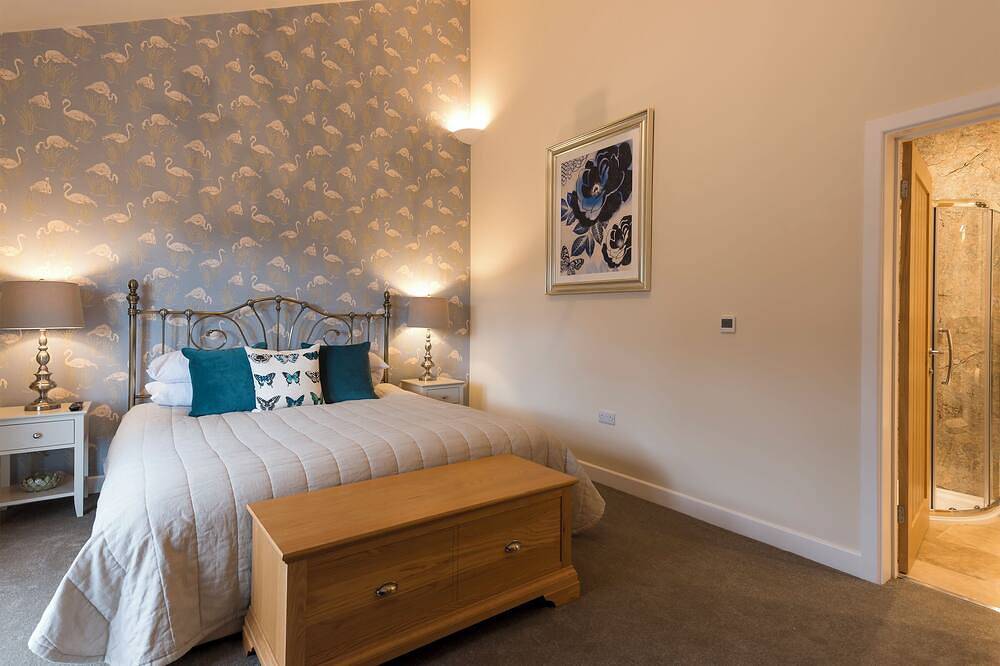 6 bedroom accommodation in Wimborne in Dorset