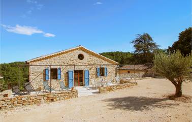 Location de vacances pour 9 personnes, avec jardin ainsi que terrasse et piscine, animaux acceptés à Banne