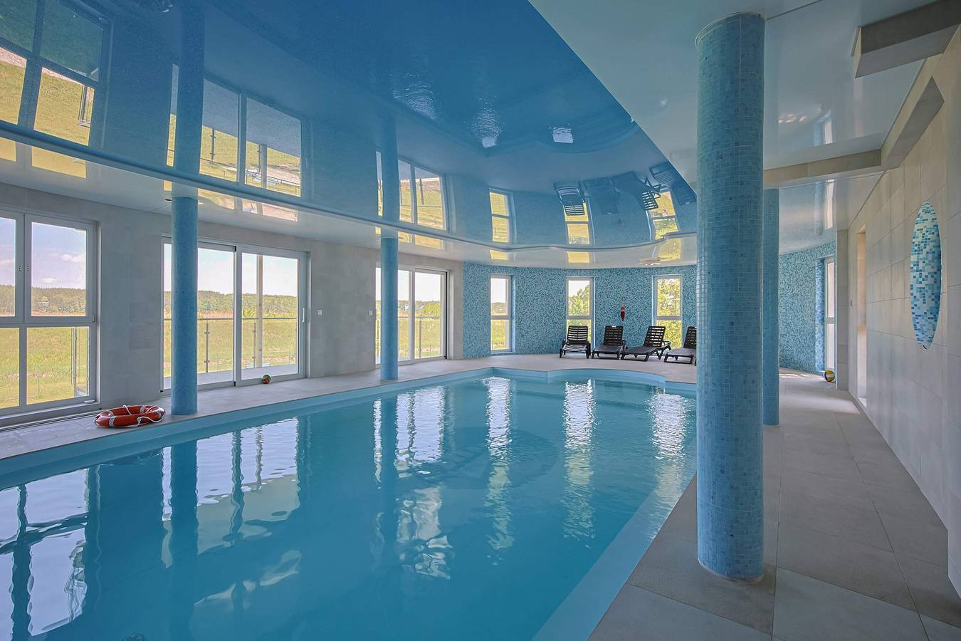 Ganze Ferienwohnung, Modern Studio with Terrace | Swimming Pool and Parking in Masowien