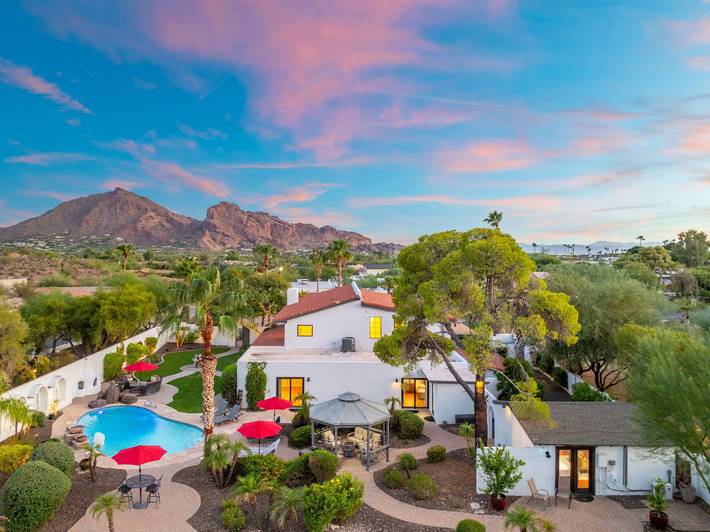 Vacation rental for 14 people, with yard and terrace in Paradise Valley