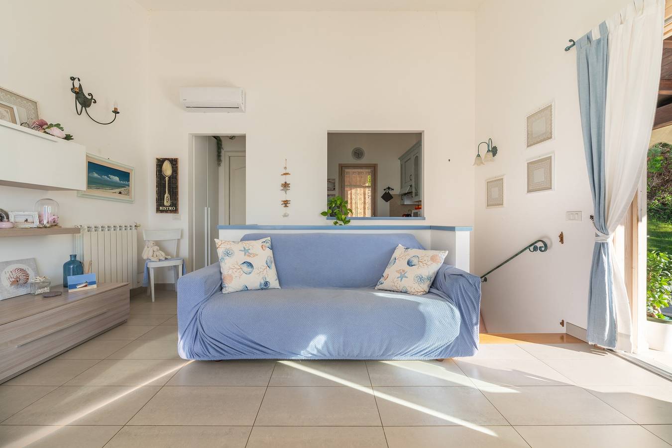 Holiday Home 'Daisy' with Sea View, Wi-Fi and Air Conditioning in Terra Mala, Cagliari Province