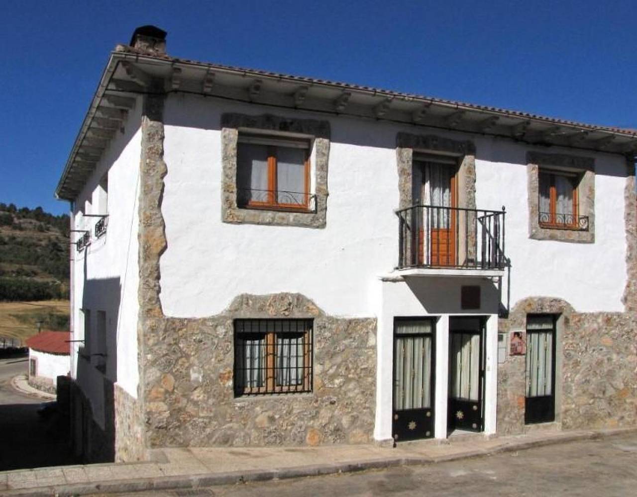 Casa rural 'El Frontón' con vistas a la montaña in Vadillo, Provincia de Soria