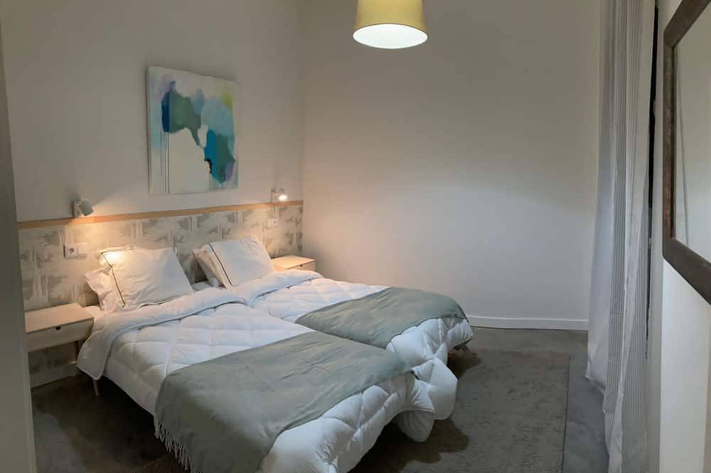 Ganze Wohnung, Spacious and cozy apartment with courtyard near Plaza de España in Distrito Sur (Sevilla), Sevilla