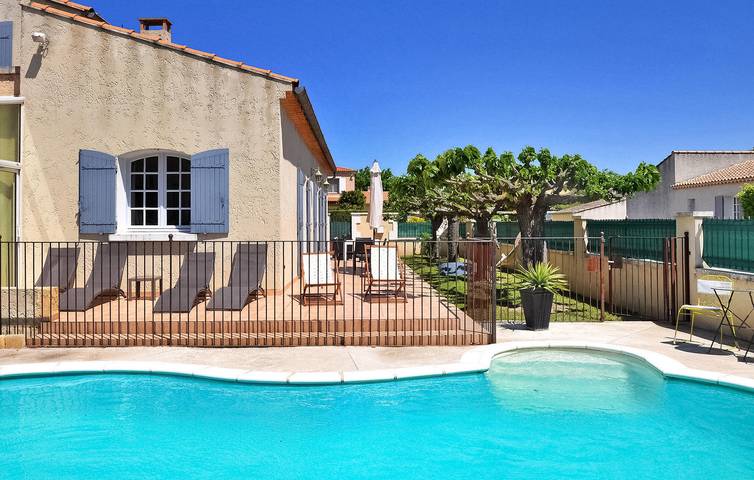 Location de vacances pour 8 personnes, avec piscine et terrasse à Rognonas - 2