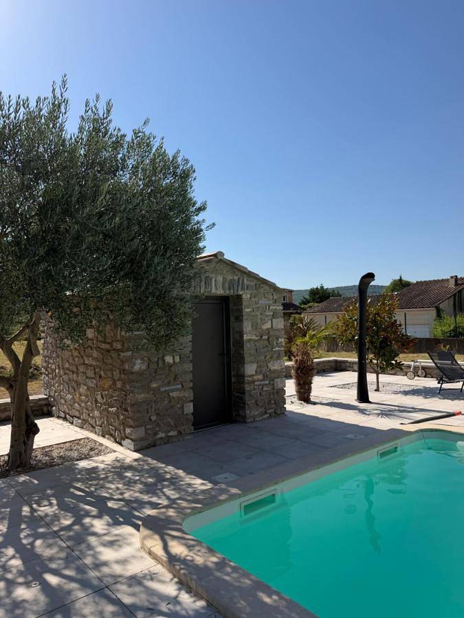 Gîte pour 4 personnes, avec jardin ainsi que piscine et vue à Moulès-et-Baucels