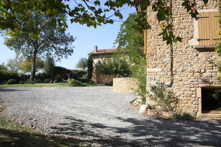 Location de vacances pour 3 personnes, avec piscine ainsi que jardin et terrasse à Gleizé - 2