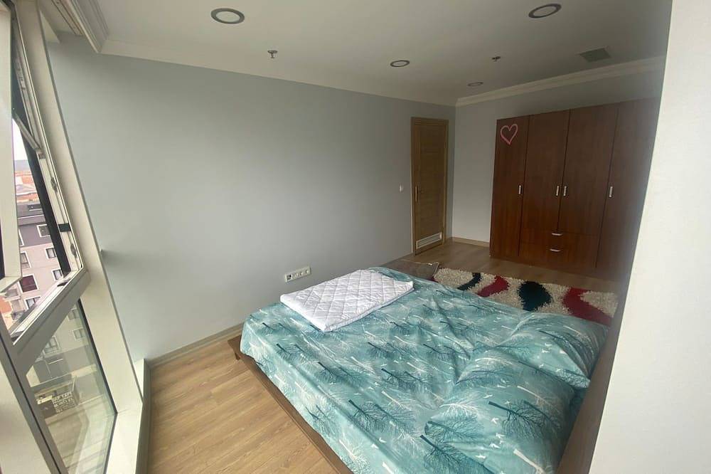 Entire apartment, Cozy 2-bedroom condo with Ac, fitness room, Wifi in lovely Istanbul in Istanbul, Marmara region