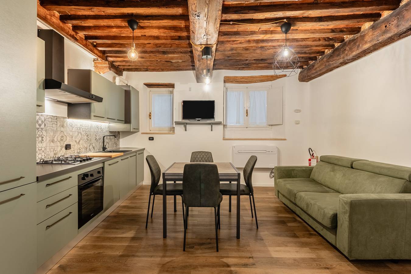 Geheel appartement, Appartement 'I Due Ciueli' met Wi-Fi en airconditioning in Pescia, Provincie Pistoia