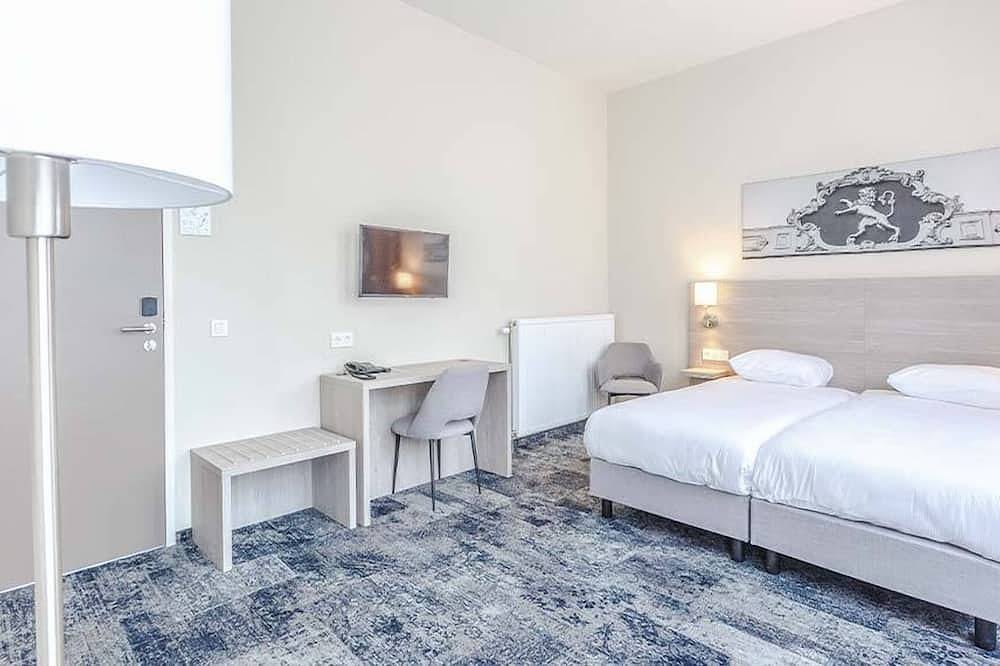 Relax in Historic Luxury with Garden Dining, Near Galleries and Oldehove in Leeuwarden, Nederlandse Noordzeekust