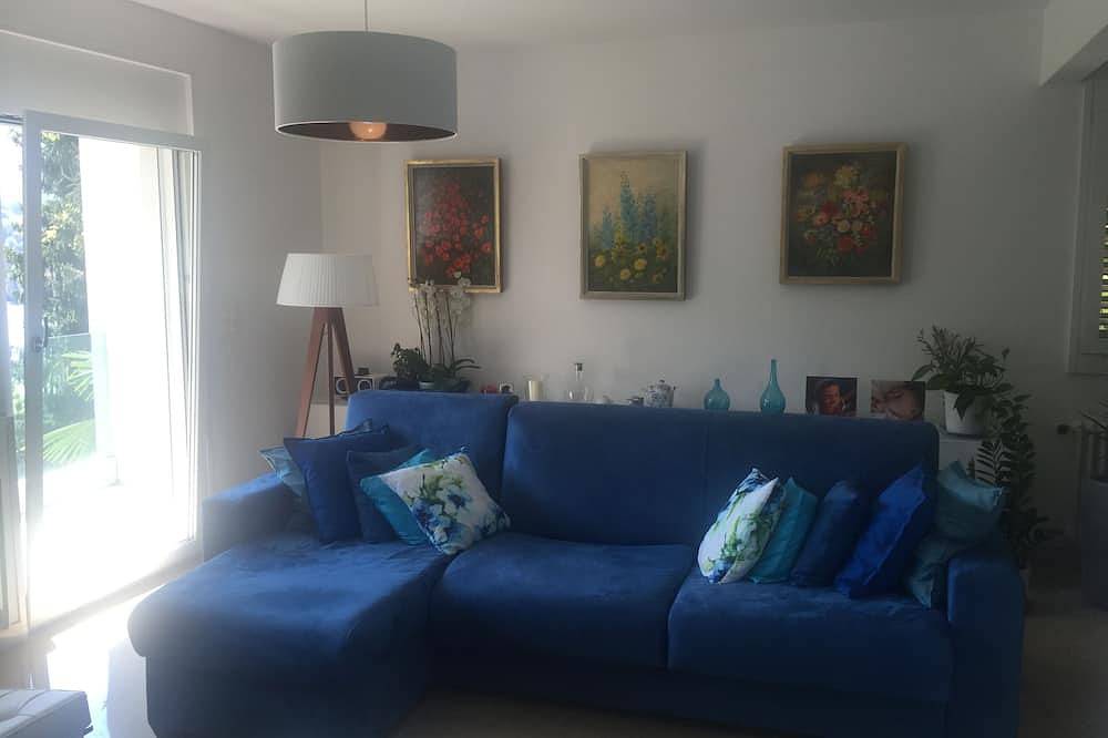 Ganze Wohnung, Fantastische hohe Wohnung in der Villa mit Seeblick in Caslano, Luganersee