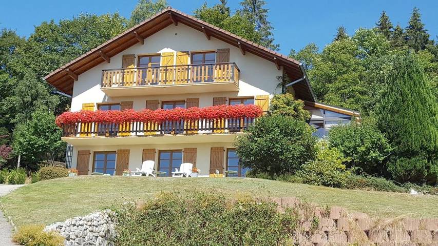 Chambre d’hôte pour 2 personnes, avec Balcon et Terrasse ainsi que Jardin et Vue à Gerbépal
