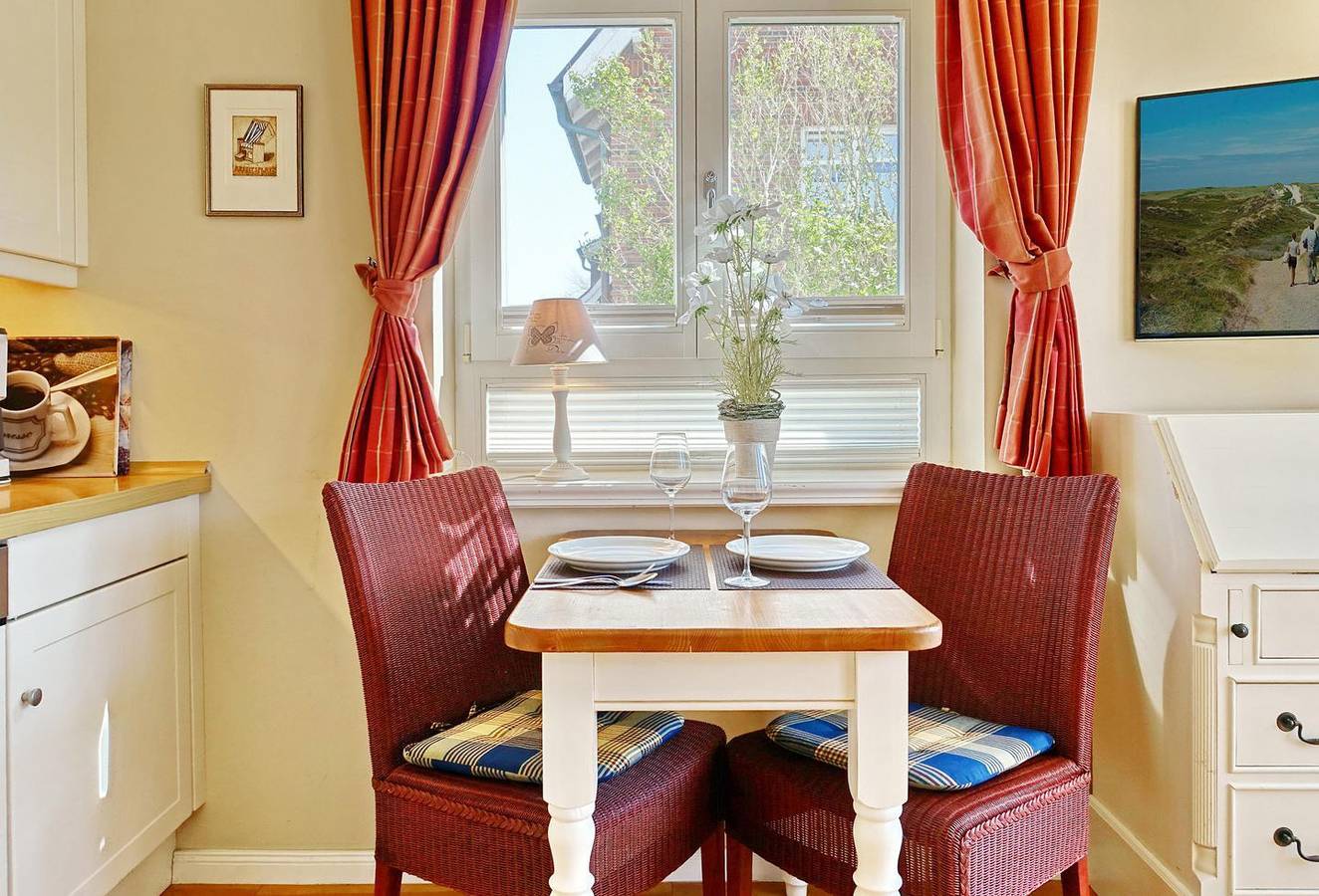Ganze Wohnung, 2-Raum Appartement mit ca. 45m ² Nutzfläche im Erd- und Untergeschoss. in Wenningstedt, Sylt