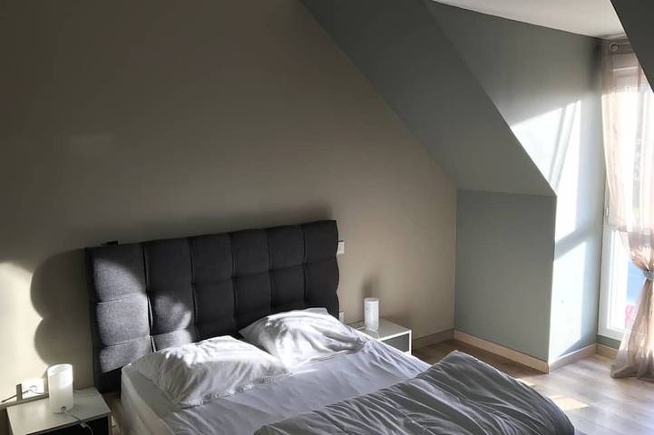 Location de vacances pour 8 personnes, avec terrasse ainsi que jardin et jacuzzi dans Parc Bagatelle - 2