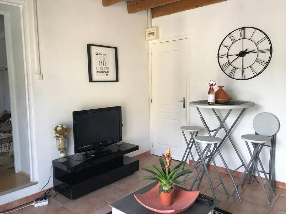 Appartement entier, One-Bedroom Apartment in Boisset-et-Gaujac, Parc national des Cévennes