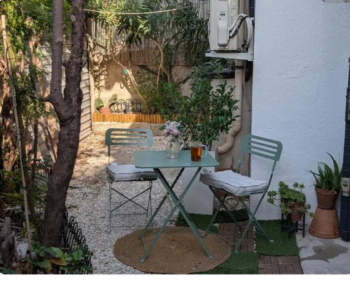 Chambre d’hôte pour 2 personnes, avec Terrasse ainsi que Jardin et Piscine à Marseille