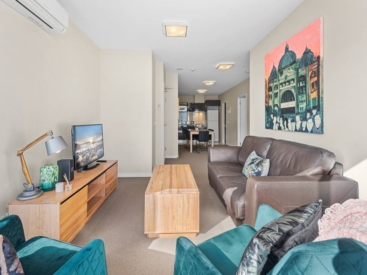 Entire apartment, Chic Inner City Convenience, with Secure Parking in South Melbourne, Melbourne
