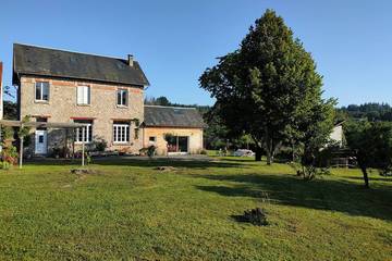 Gîte pour 15 personnes dans Sarran