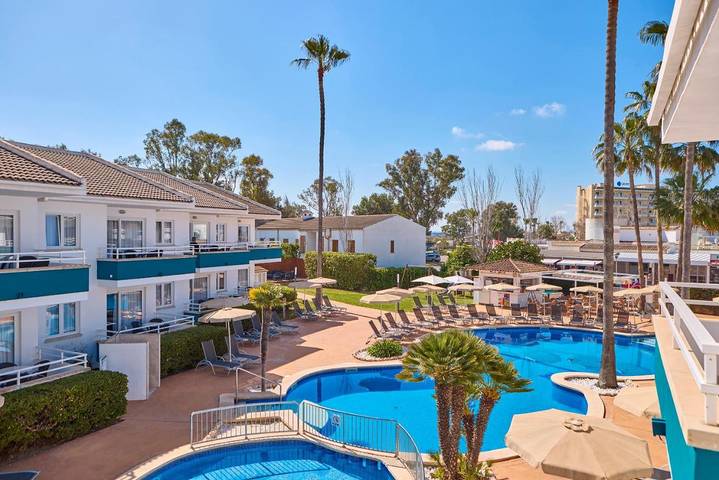 Appart’hôtel pour 2 personnes, avec jardin et vue sur le lac ainsi que vue et piscine