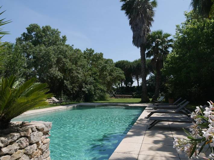 Gîte pour 2 personnes, avec Terrasse ainsi que Jardin et Piscine à Narbonne