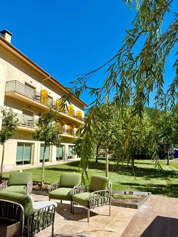 Casa rural con piscina, con Terraza además de Jardín y Piscina en Ripollès - 2