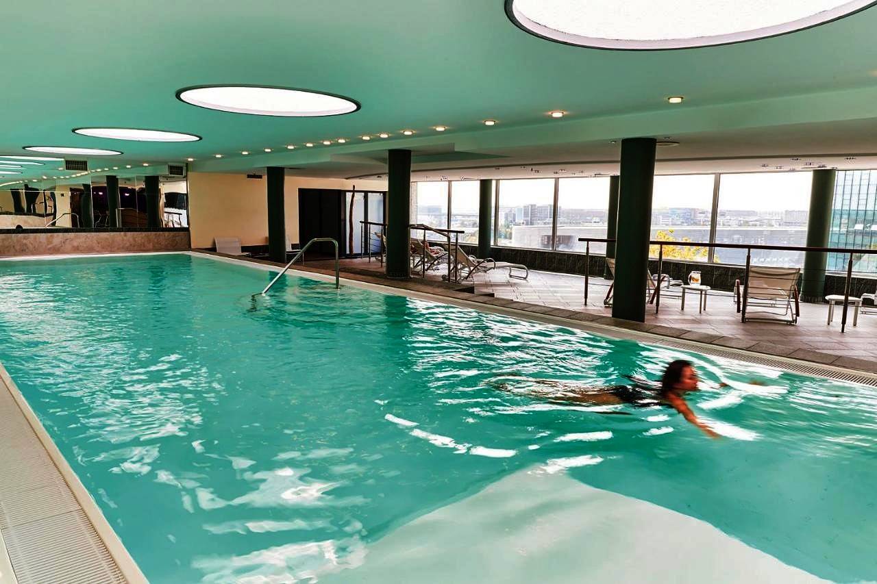 Hotel for 10 people with garden in Frankfurt am Main, South Hesse