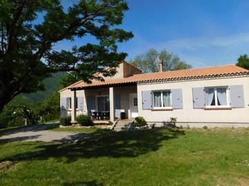 Gîte pour 6 personnes, avec terrasse et jardin à Laragne-Montéglin