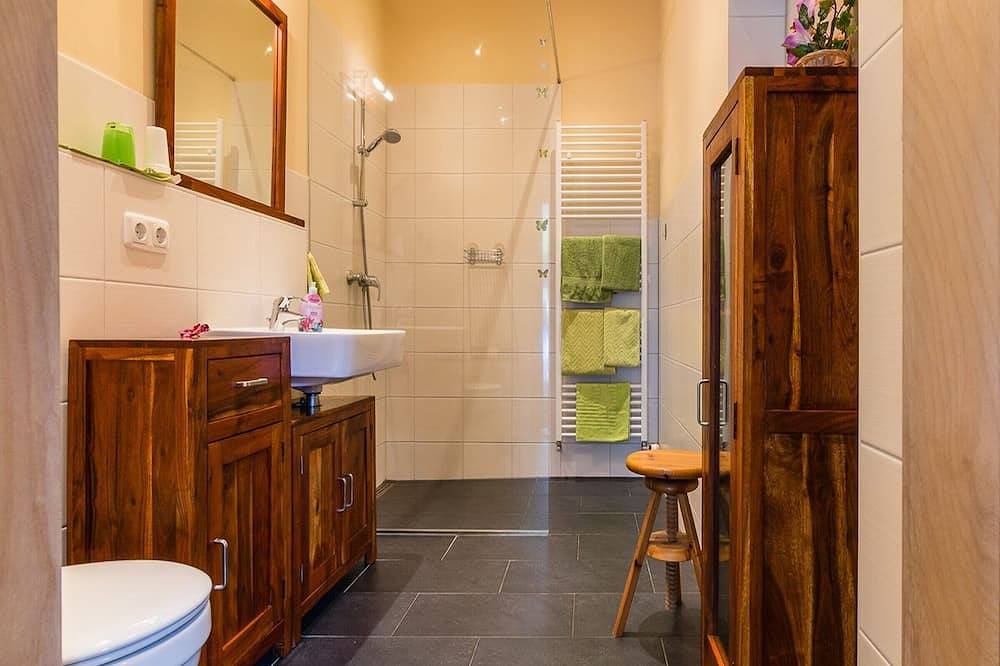 Ganze Wohnung, Apartment 'Romantika 3' mit Gemeinschaftspool, Garten und Wlan in Babelsberg, Potsdam und Umgebung