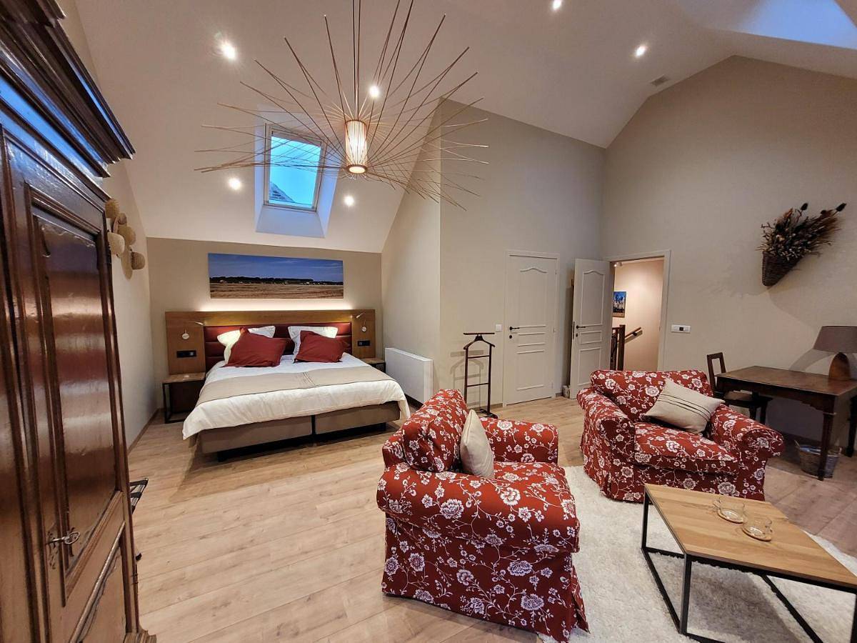 Large Double Room in Chaumont-Gistoux, Province du Brabant wallon