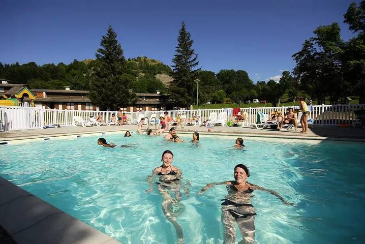 Gîte pour 4 personnes, avec Terrasse à Saint-Julien-Chapteuil - 2