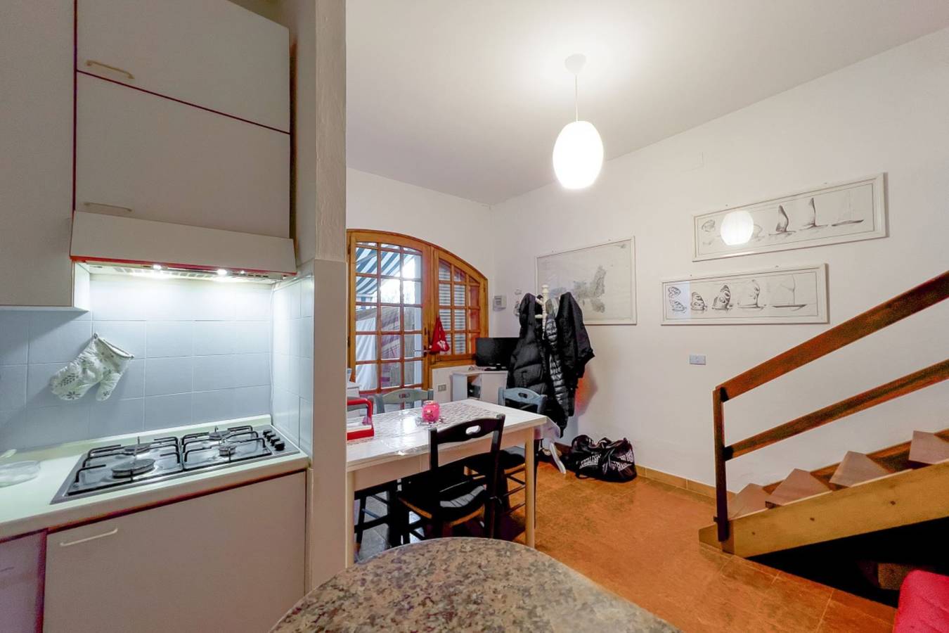 Apartamento vacacional entero, Apartamento de vacaciones para 4 personas con balcón in Cala di Mola, Naregno