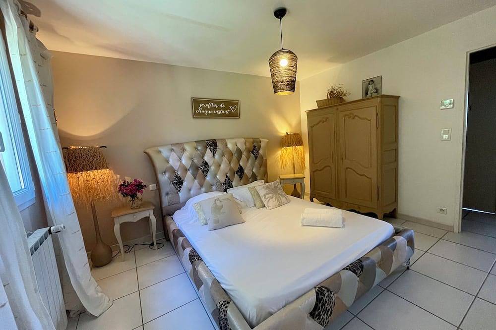 Eyragues bezaubernde Villa mit herrlichem Blick auf den privaten Alpilles-Pool von 1200 bis 2200 € in Eyragues, Arles und Umgebung