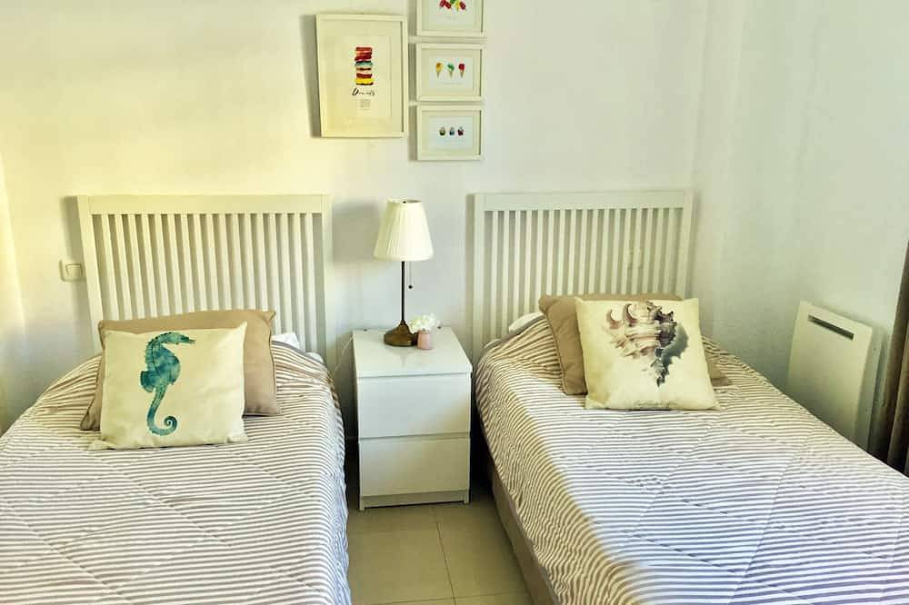 Townhouse with sea view walking distance to the beach - 1 in Urbanizacion Calahonda, Mijas