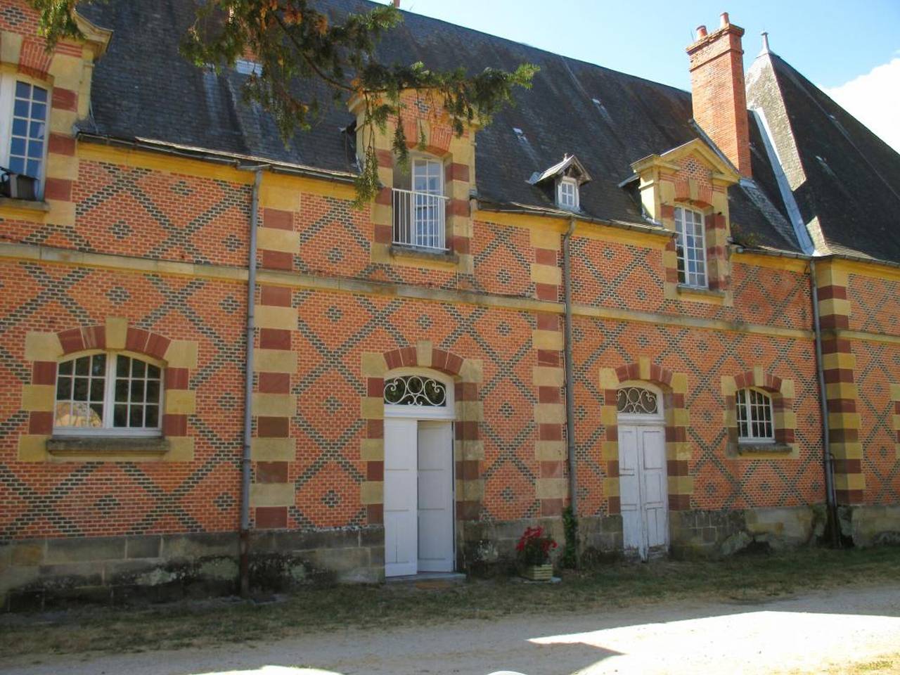 Gîte rénové au Château d'Avrilly, 3 chambres, animaux acceptés, wifi à Trévol in Trévol, Allier