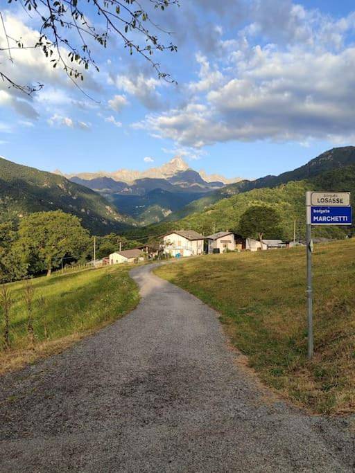 Location de vacances pour 2 personnes, avec Terrasse ainsi que Jardin et Vue à Paesana