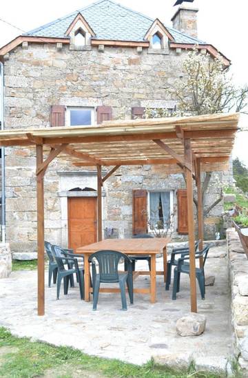 Gîte pour 12 personnes, avec terrasse et jardin à La Chaze-de-Peyre