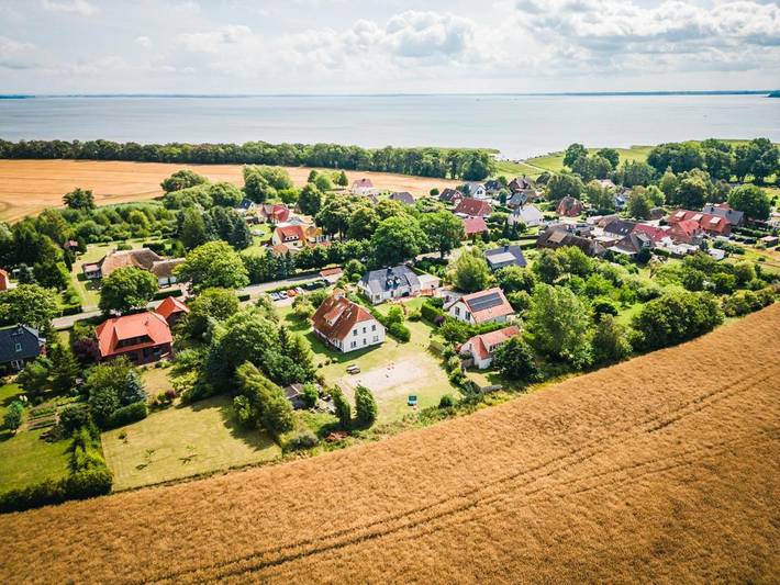 Gästehaus für 4 Personen, mit Terrasse und Garten sowie Ausblick in Klausdorf