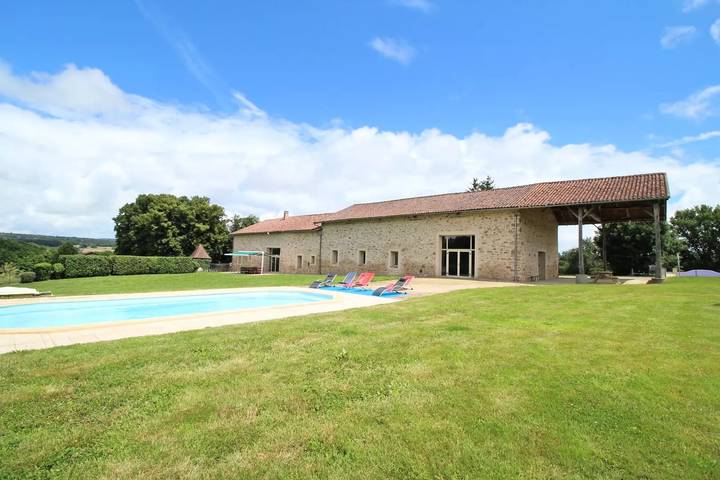 Gîte pour 20 personnes, avec jardin, animaux acceptés