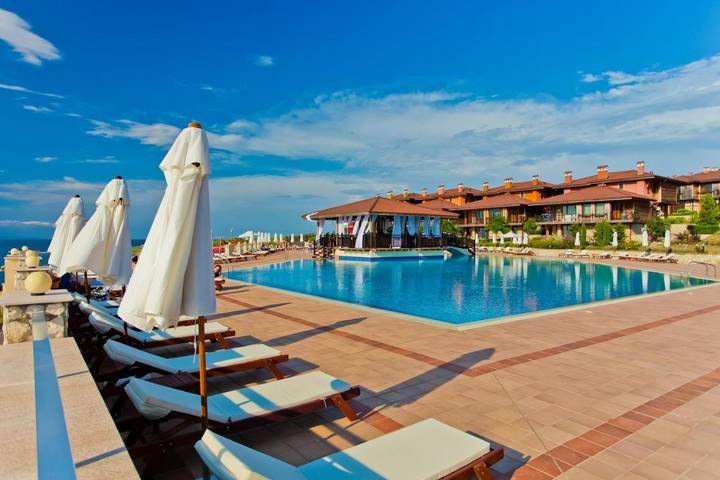 Resort für 4 Personen, mit Pool und Terrasse, mit Haustier - 1