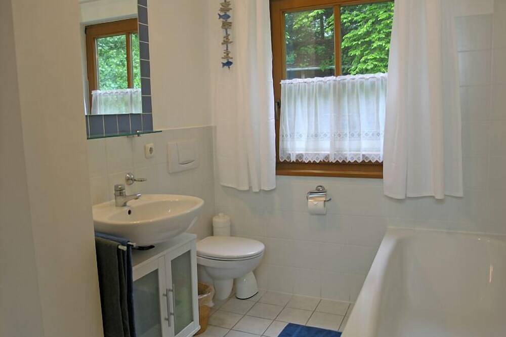 Ganze Wohnung, Ferienwohnung Nr. 1 mit 55 qm in Gollenshausen am Chiemsee, Gstadt am Chiemsee