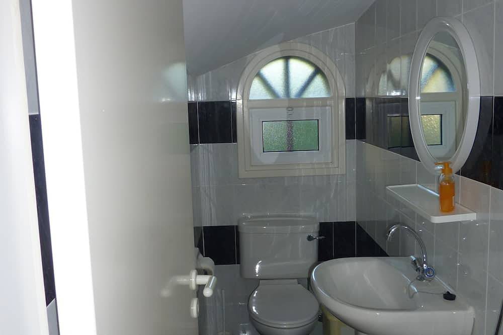 Prachtige villa met privézwembad en volgroeide tuinen in Peyia, Zuid Cyprus