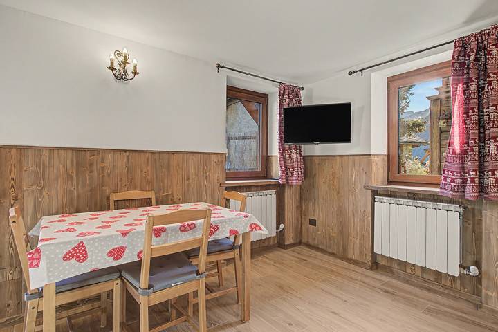 Entire apartment, Apartment 'L’angolo del paradiso Gimillan' with Mountain View and Private Garden in Gimillan, Cogne
