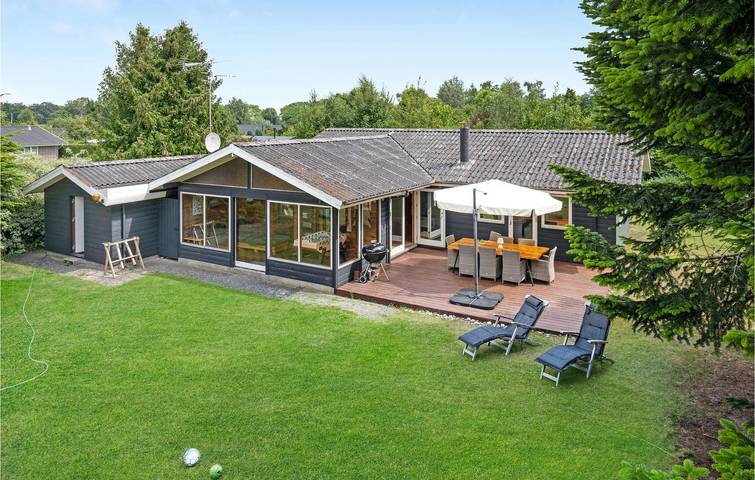 Ferieudlejning for 6 personer, med Terrasse i Dronningmølle