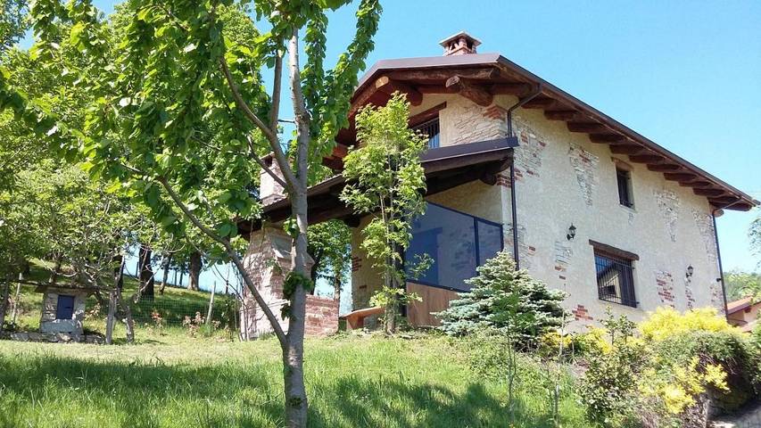 Location de vacances pour 6 personnes, avec vue et jardin à Peveragno