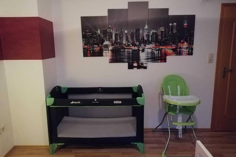 Ganze Wohnung, Fewo Zentrum Bayreuth: Große Balkonwohnung S9 (5***** Sterne) Balkon, Garagen, in Frankenalb